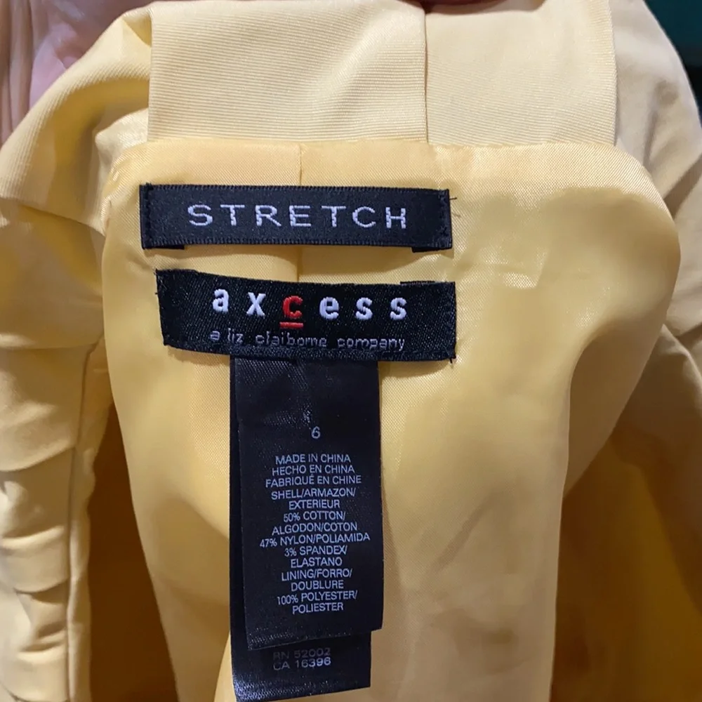 Yellow jacket 🐝 - Picture 8 of 8